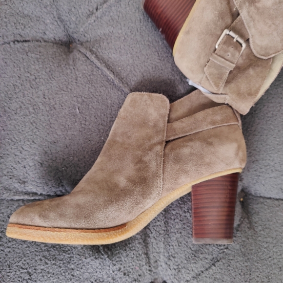 GAP Chunky Heel Ankle Suede Boot Taupe. Size 10 - Picture 3 of 6